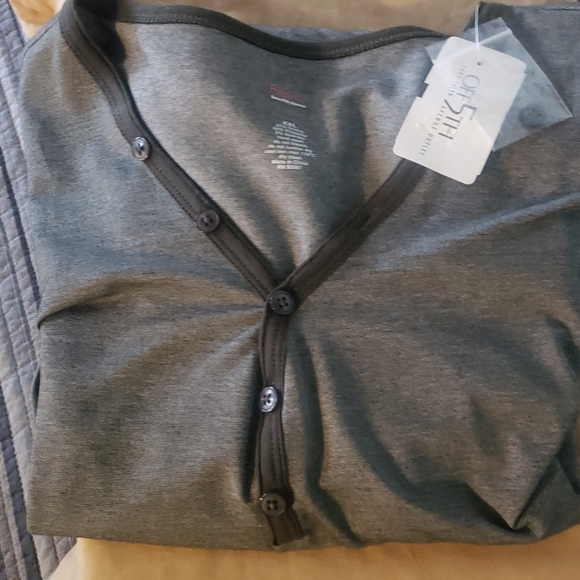 Shirt - Picture 4 of 4